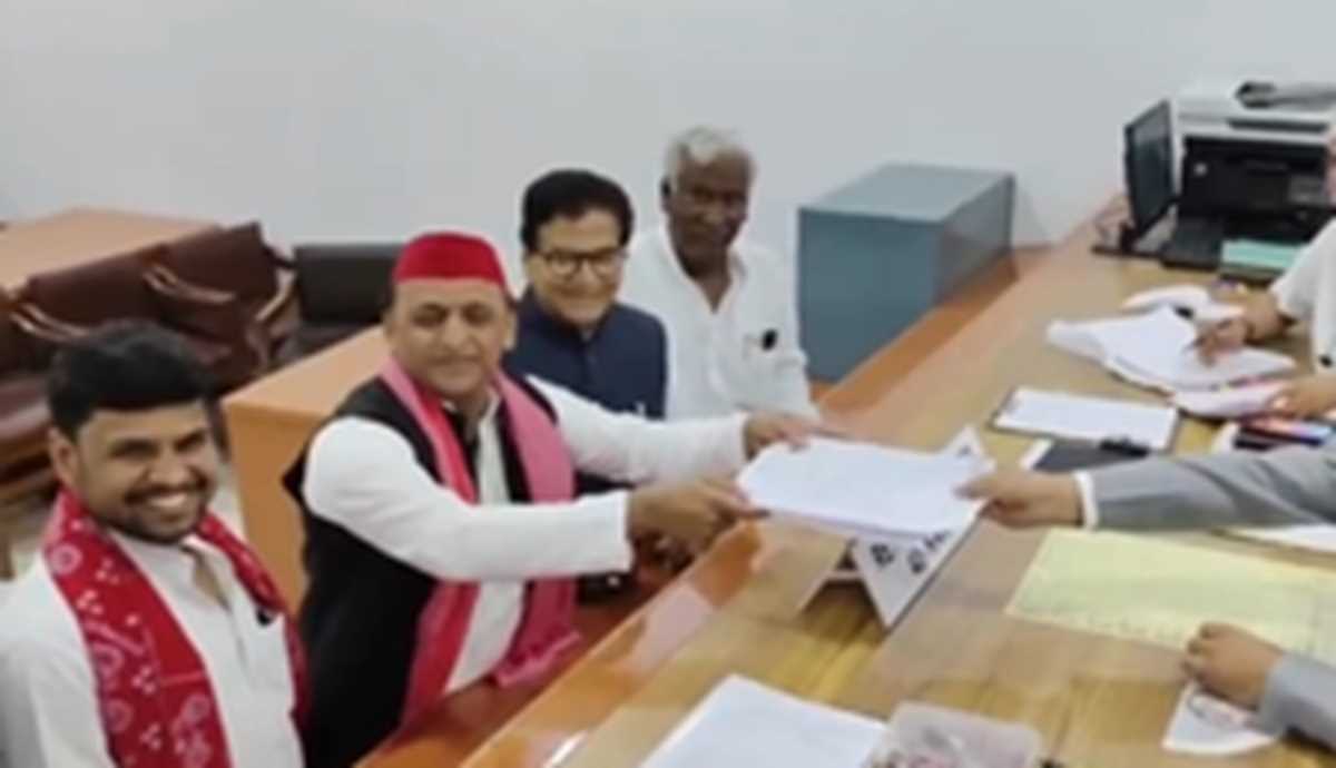 सपा मुखिया अखिलेश यादव ने कन्नौज सीट से भरा पर्चा